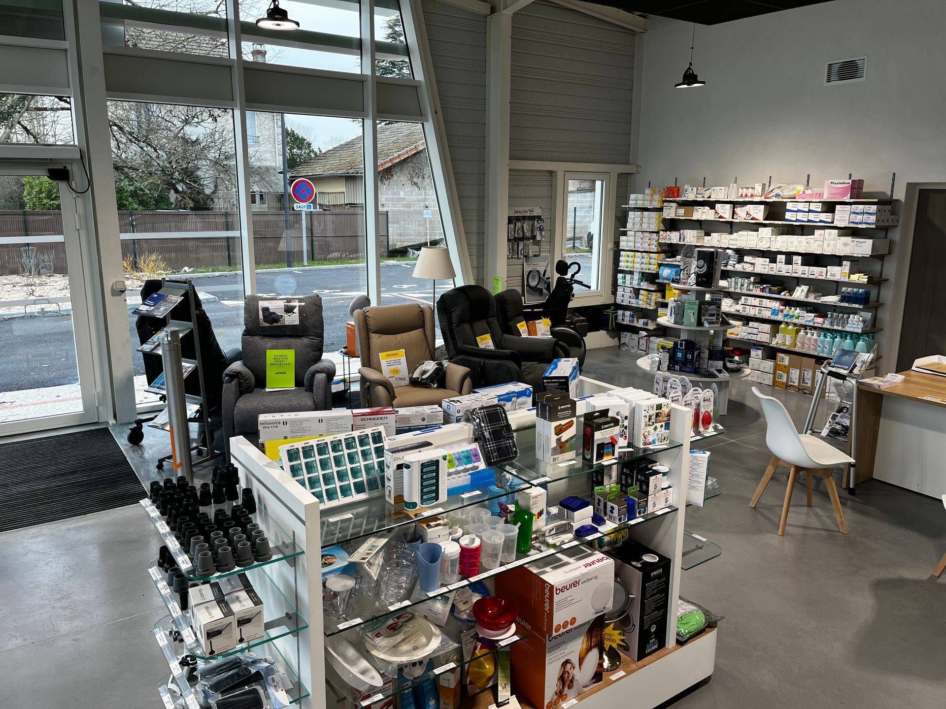magasin et fauteuil